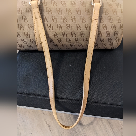 Dooney & Bourke barrel bag - Picture 4 of 14